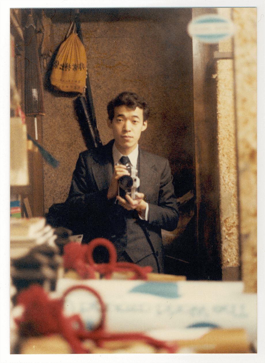早田カメラの鏡の前で(1969)