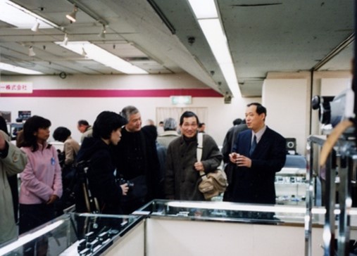 中古カメラ市にて(1995)